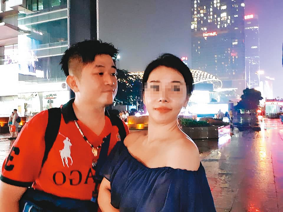 謝妻(右)控訴,丈夫(左)在婚後性情大變,最後甚至將她趕出家門,拿走公司營收,還搶走公司。(翻攝臉書)