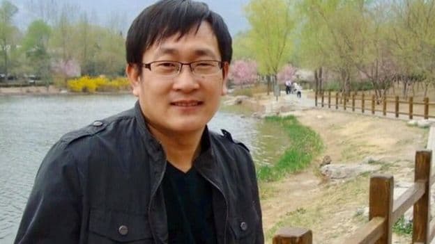入獄前的王全璋代理多起人權案件,入獄後,這張照片成了國際人權組織常用來聲援他的影像。(翻攝網路)