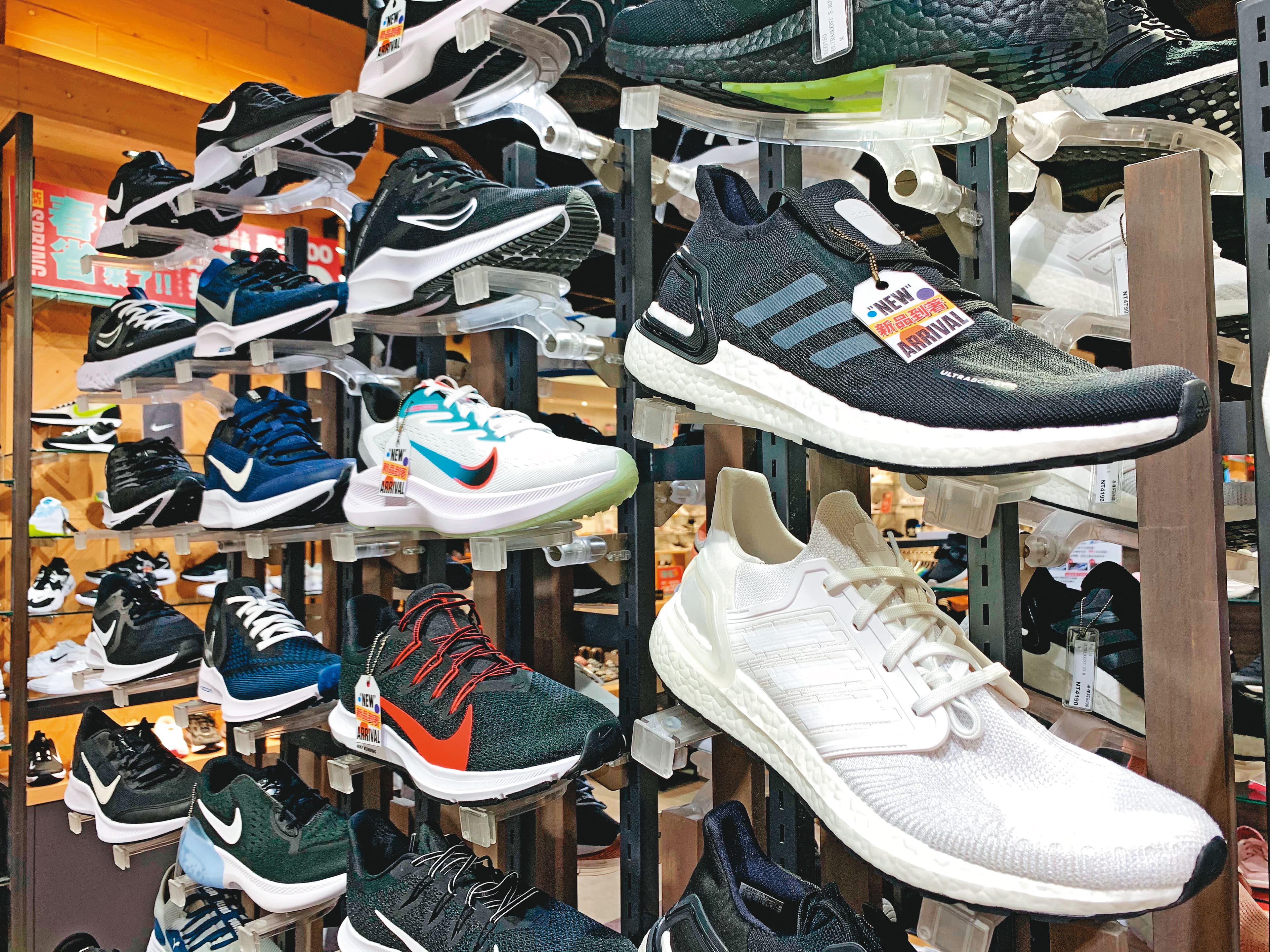 知名運動品牌NIKE、adidas都是由寶成代工。