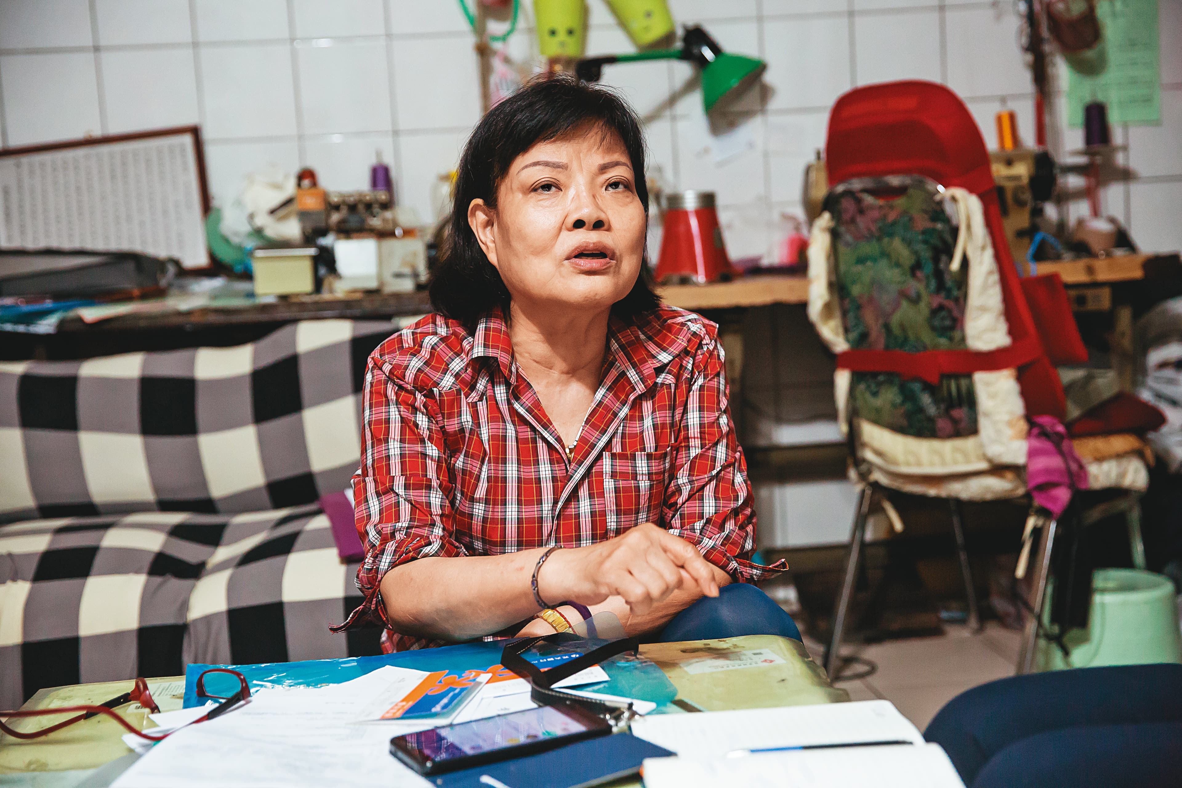 林阿姨在理專勸誘下,以房產抵押貸款投資南非幣及澳幣計價的高息貨幣債券基金,近年遭遇嚴重虧損。