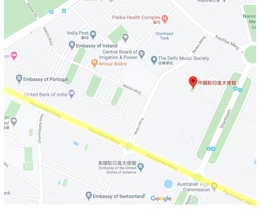 印度官員發起連署,盼將中國駐新德里大使館的「潘查希拉路」(Panchsheel Marg,黃線條處)改名為「達賴喇嘛路」。(翻攝自Google map)