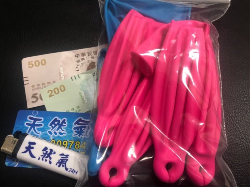 不肖業者祭出使用三倍券優惠價格,1800降價1500,還宣稱要振興笑氣產業。(警方提供)