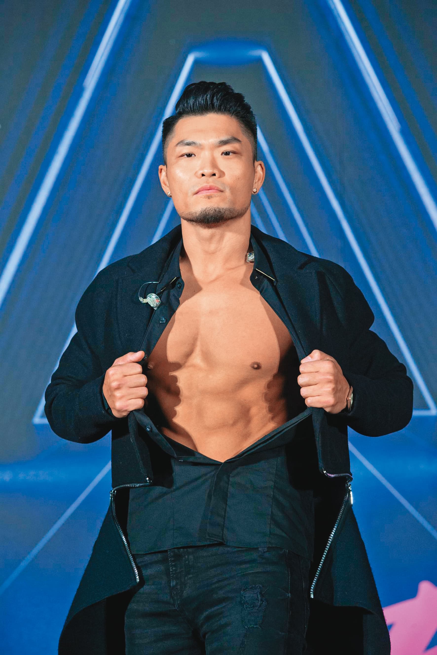 李玖哲現在只要有演唱會都會脫衣服賣肉。(由你娛樂提供)