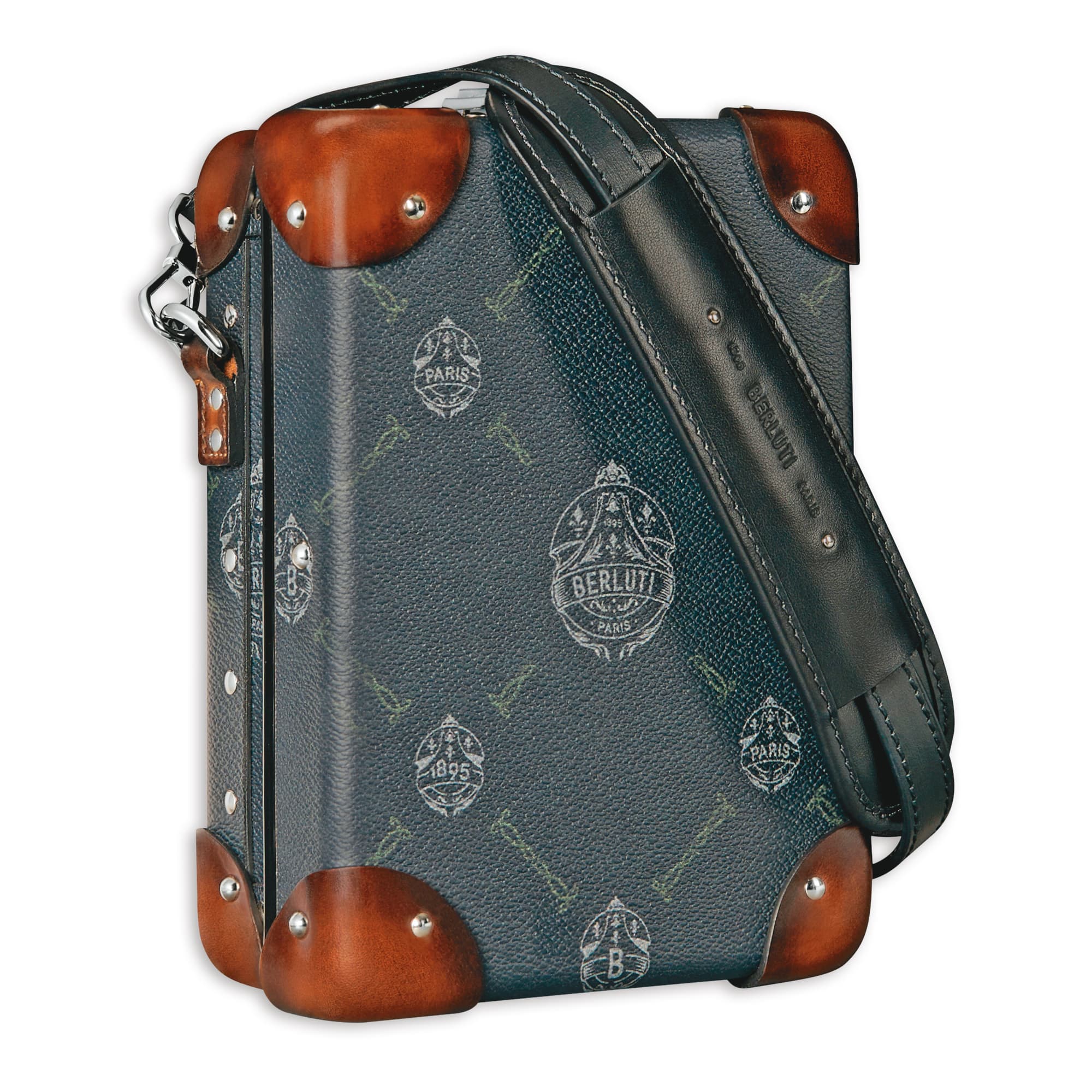 SIGNATURE Canvas x Globe-Trotter小型郵差包 NT$94,000(BERLUTI提供)
