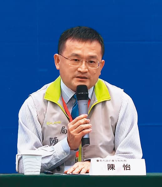 台南市衛生局長陳怡(圖)是醫生世家,曾與衛福部長陳時中同台宣導防疫新生活。(CDC提供)