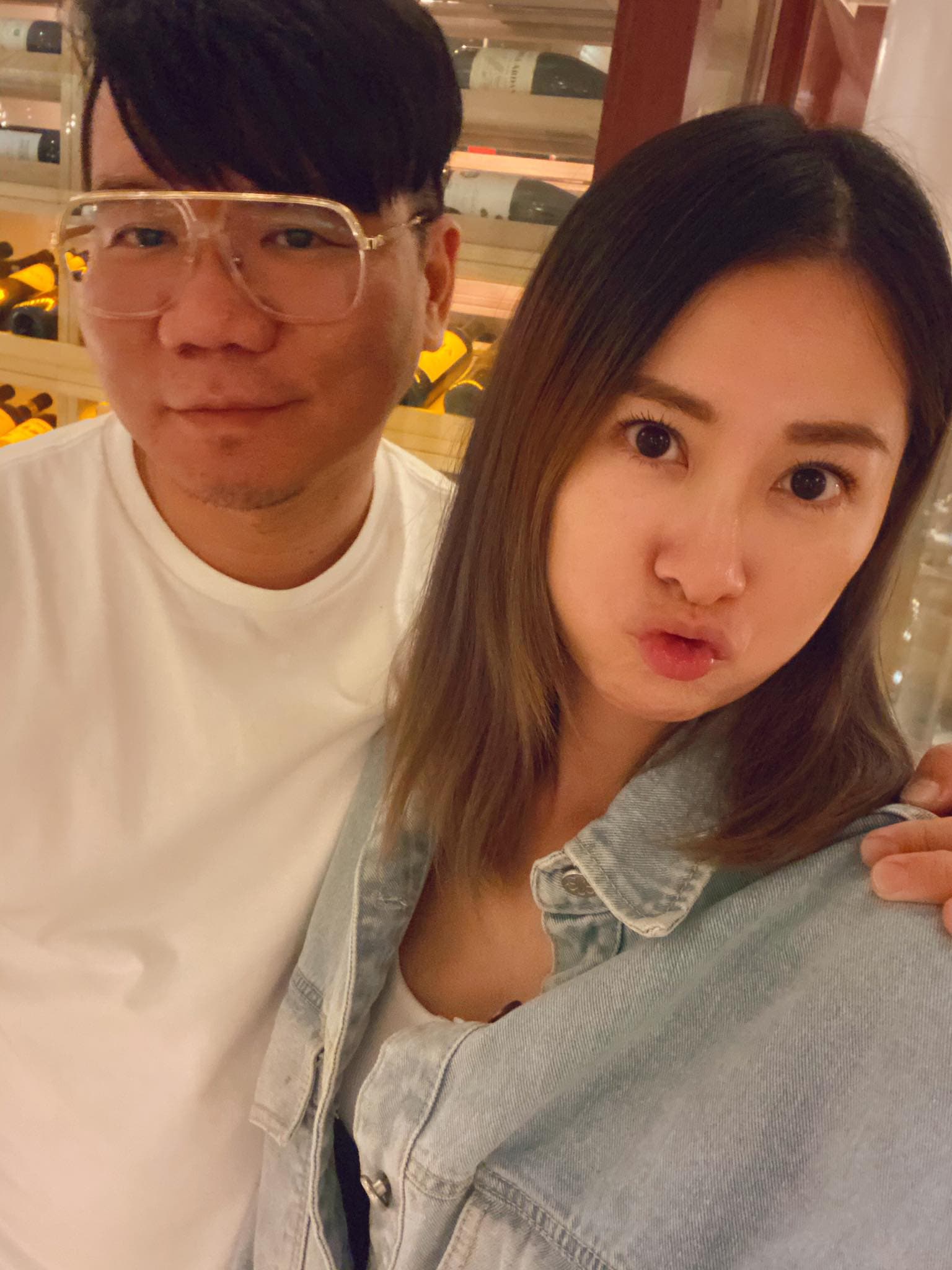 張棋惠(右)與老公黃冠龍(左)結婚6年育有一女。(翻攝自張棋惠臉書)