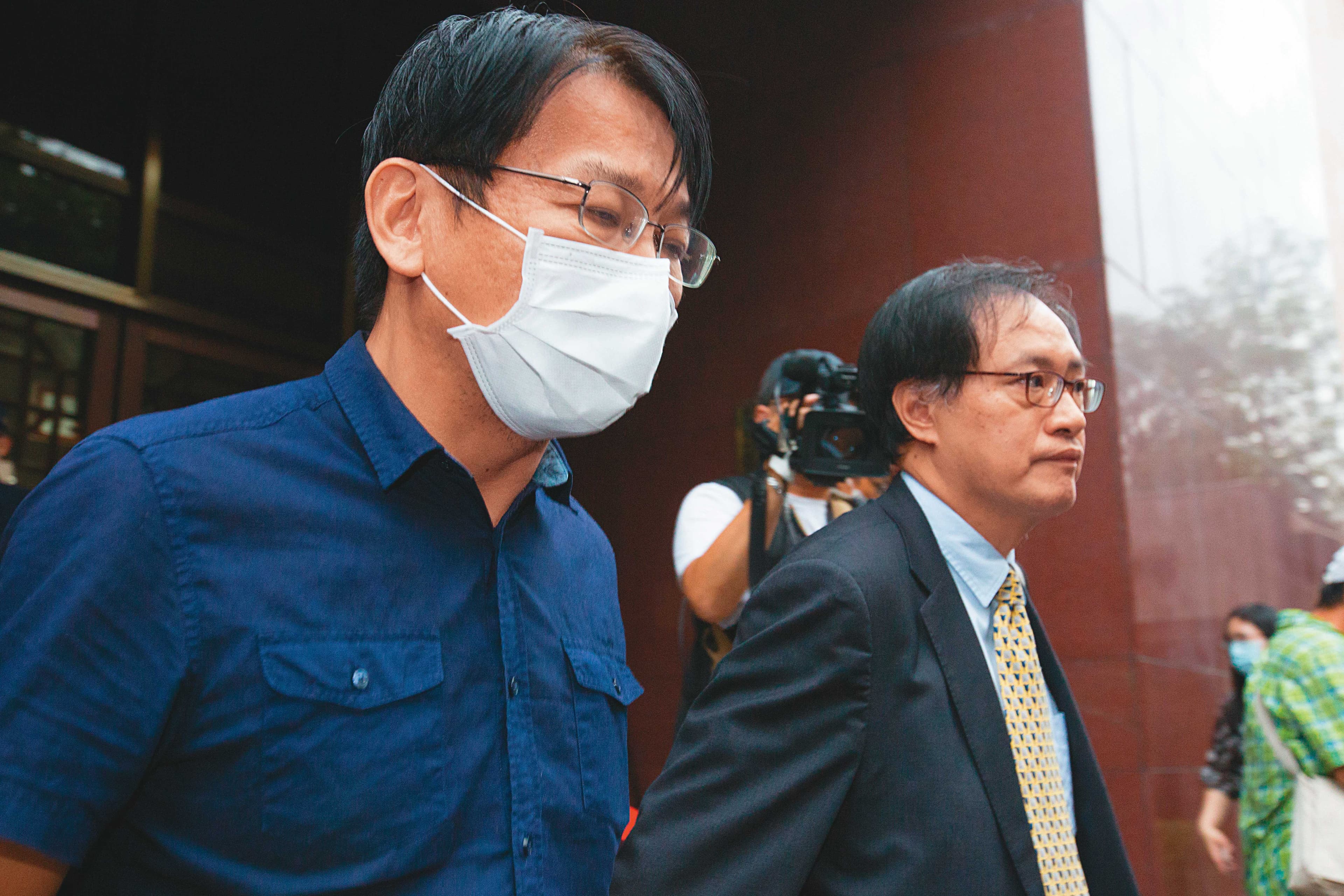 檢方以徐永明有勾串之虞向院方聲請羈押,但法官認為他雖涉期約索賄,但情節相對輕微,裁定將他交保並諭知不得與證人接觸。