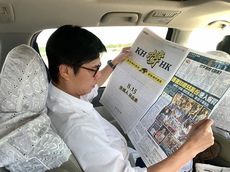 民進黨高雄市長候選人陳其邁登報挺港挨批選舉操作。(翻攝陳其邁臉書)