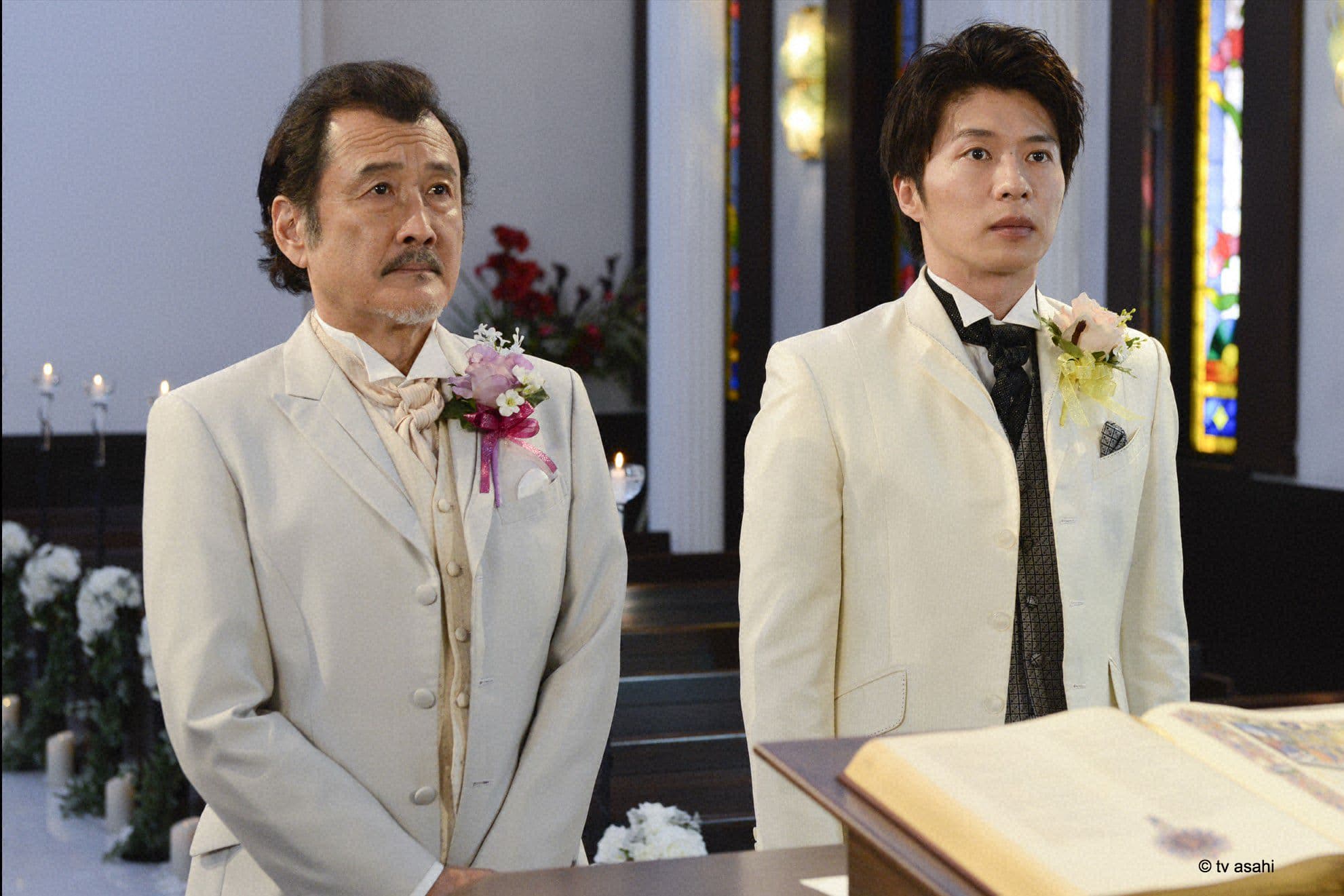 吉田鋼太郎(左)和田中圭主演的《大叔的愛》在日本爆紅,還推出電影版和續集。(KKTV提供)