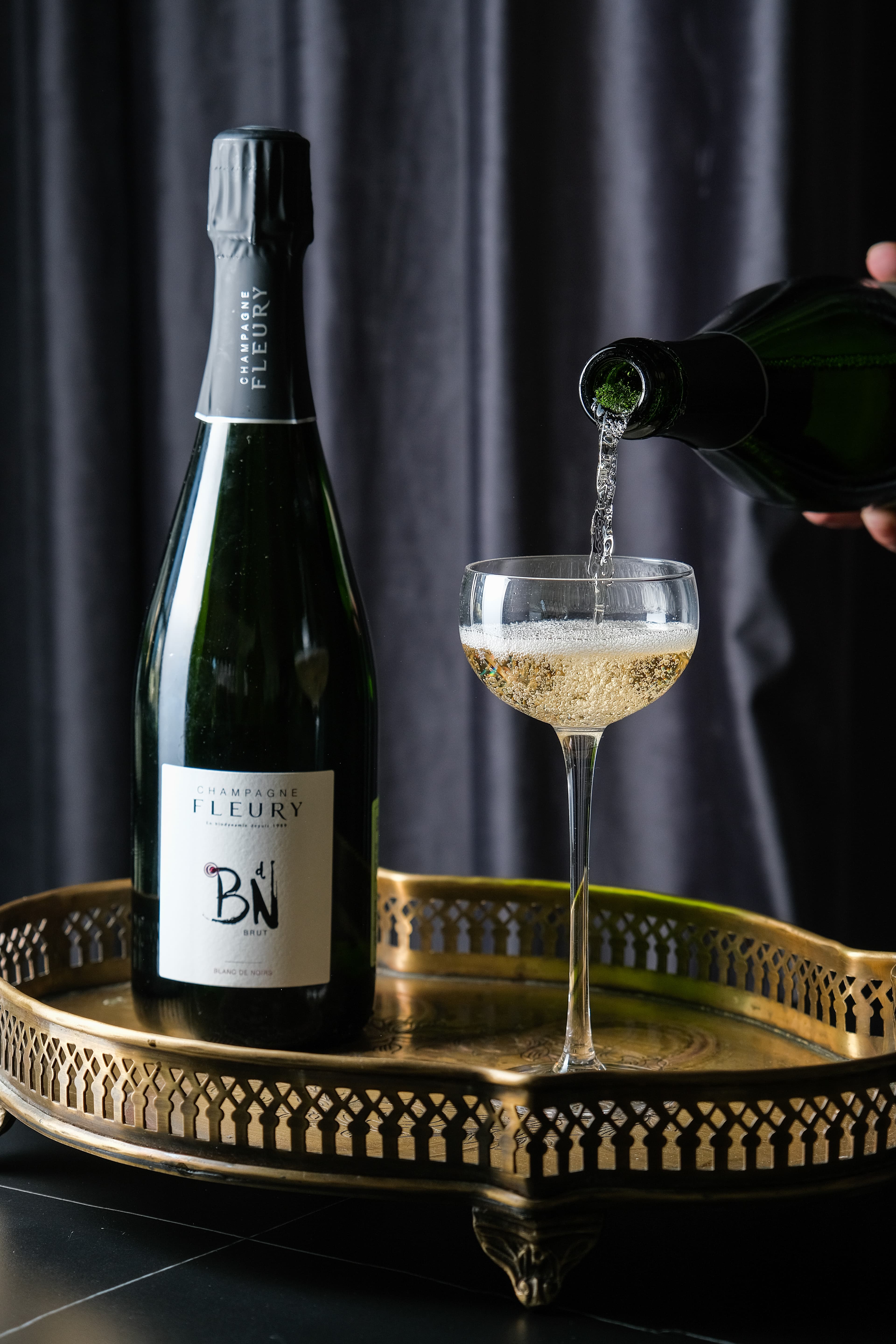 「NV Fleury Brut Blanc de Noirs無年分芙花 黑中白香檳」的酸度適合搭配海鮮。(520元/杯、4,800元/瓶)