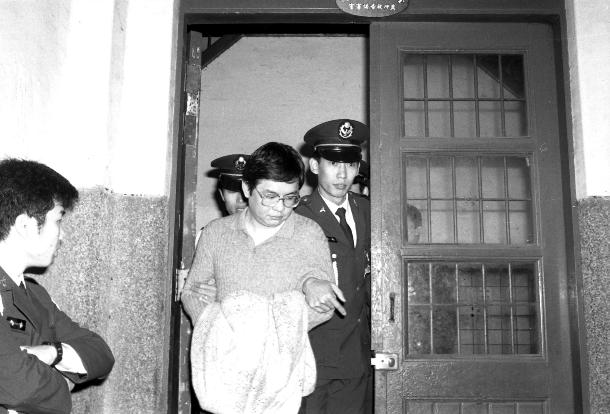 1985年,蔡辰洲被控違反票據法,於台北地方法院開庭。(王駿提供,版權所有,請勿任意轉載)