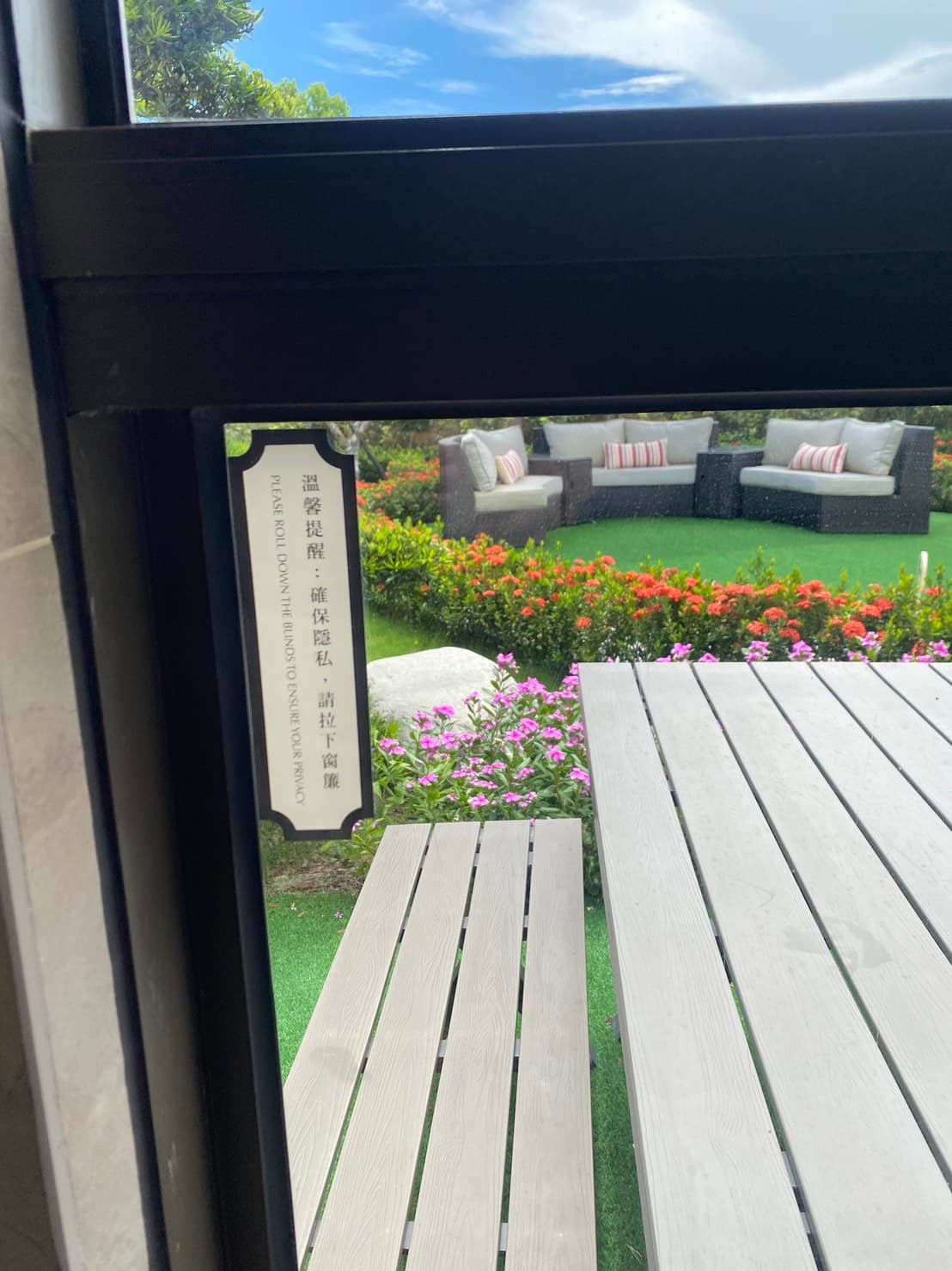 該酒店表示,室內浴室以文字提醒房客注意隱私。(瑞穗天合國際觀光酒店提供)