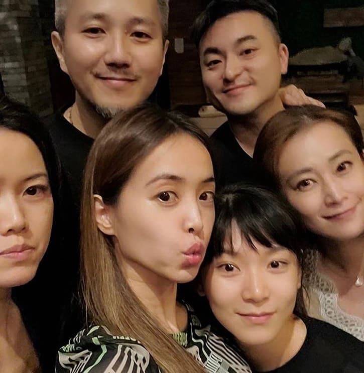 蔡依林在IG 中,po與親朋好友在台中渡假的合照。(翻攝自蔡依林IG)