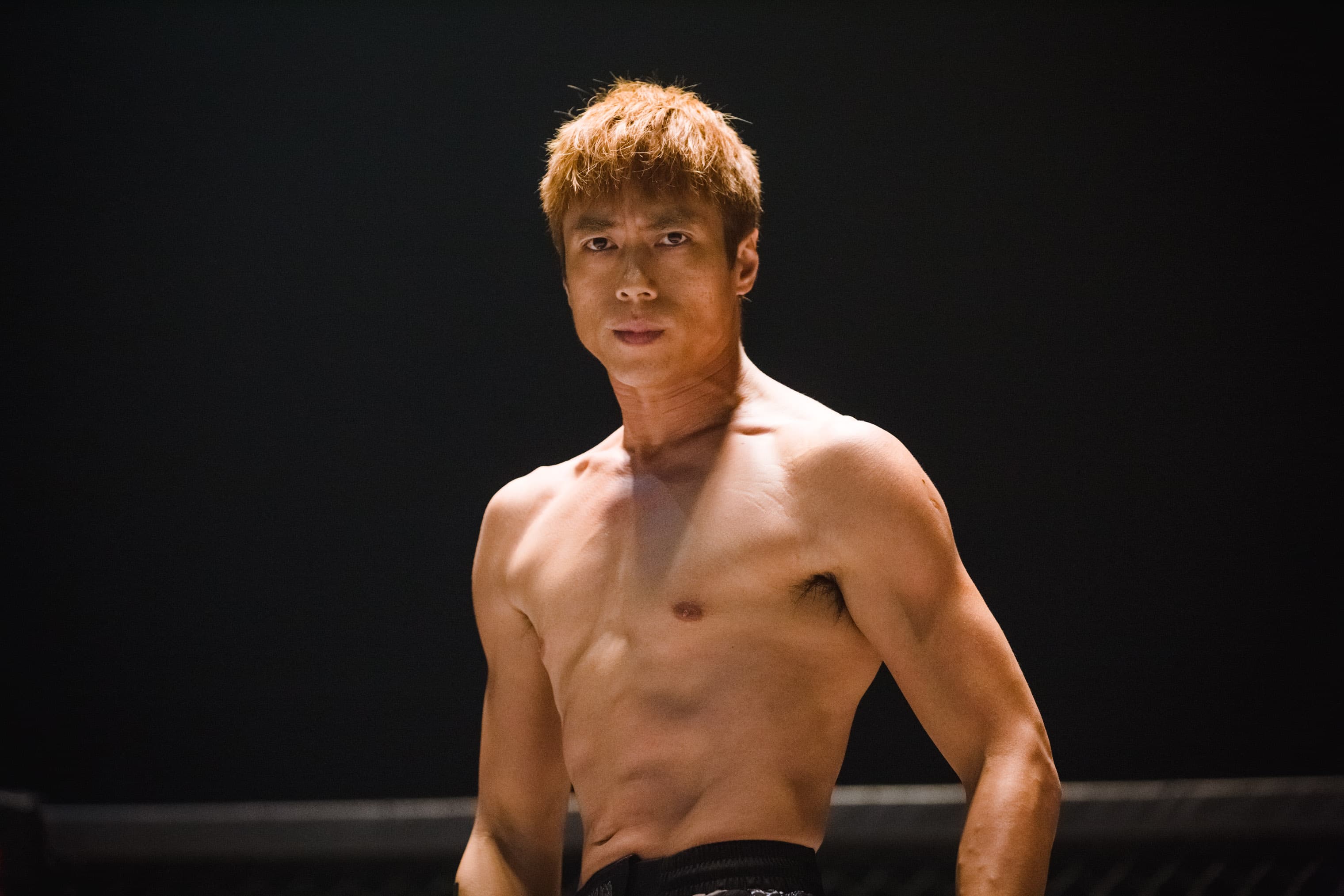 莊凱勛劇中飾演職業格鬥拳擊手,為了這角色刻意訓練2個月變成筋肉人。(衛視中文台提供)
