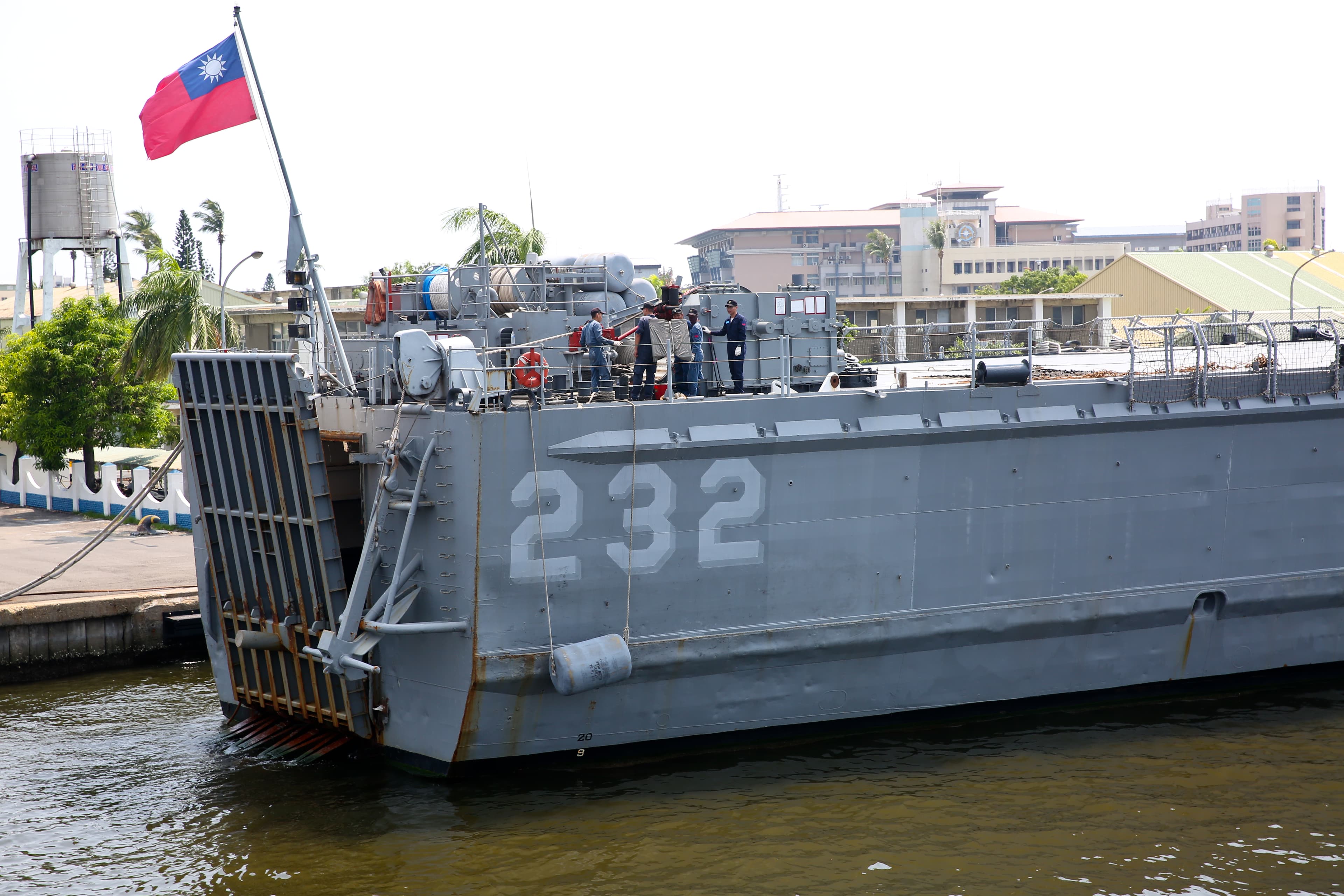 海軍原訂的88杯飲料,結果為了保衛國家必須馬上開軍艦出去,因此無法照約定領取。(示意圖/資料照)