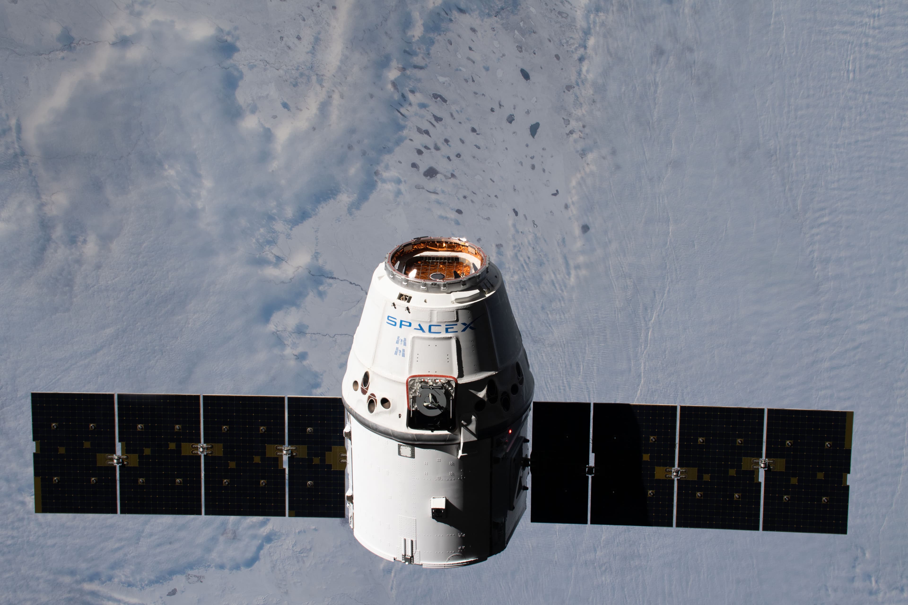 這艘天龍號會負責把阿湯哥、導演送上外太空拍戲。(Space X提供)