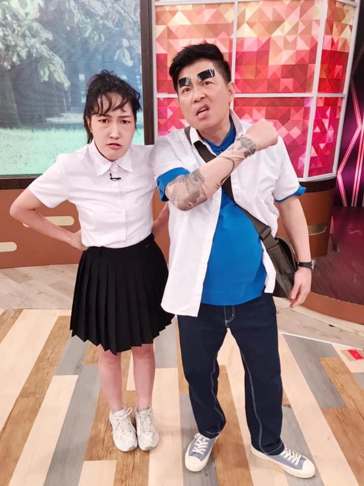 曾國城主持《一袋女王》10年,近年主持功力更進階,連續2年入圍金鐘主持人獎。(翻攝自一袋女王臉書)