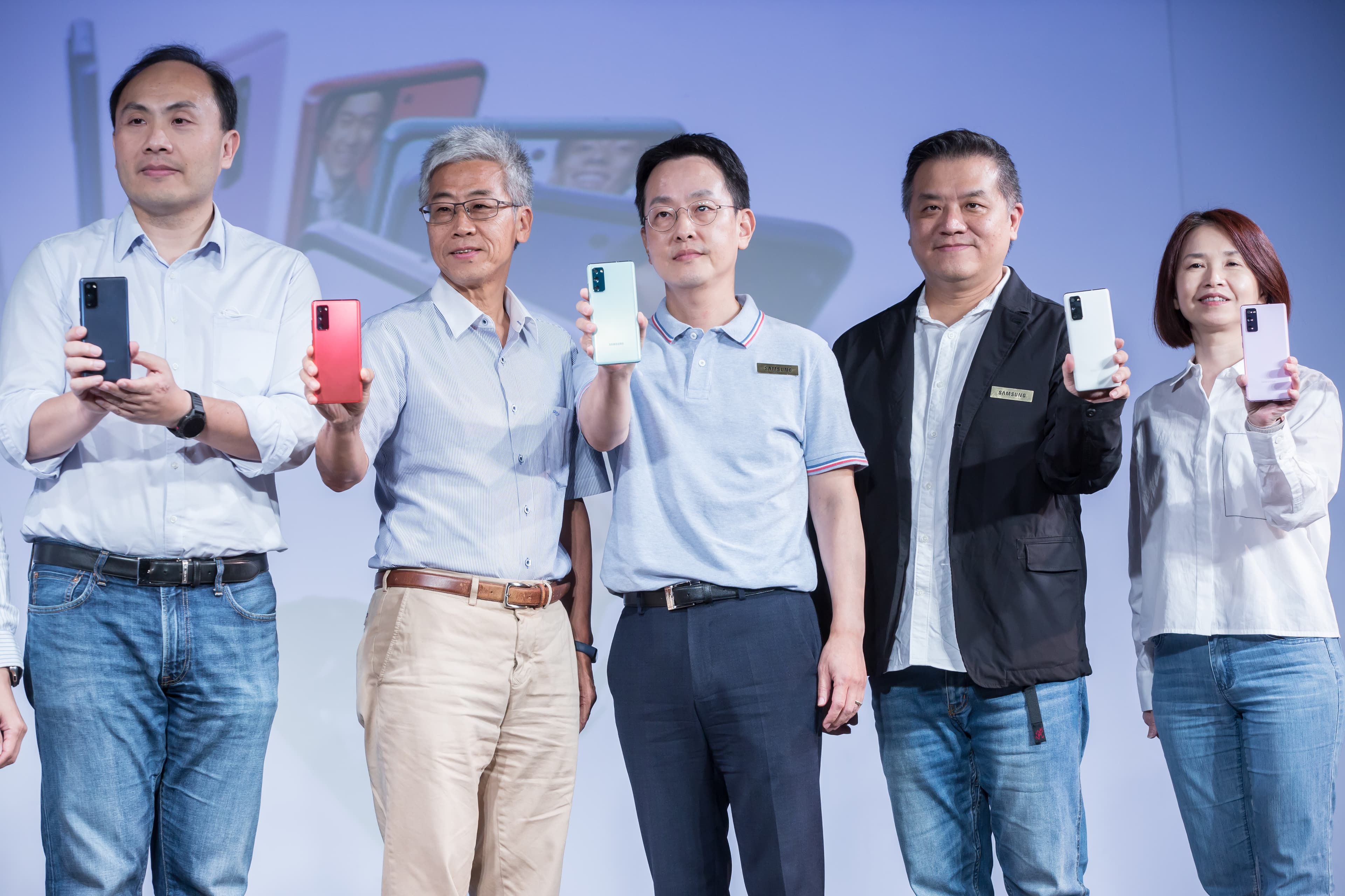 台灣三星電子行動與資訊事業部副總經理陳啟蒙表示,這款輕旗艦在台上市,確實希望讓三星在2萬元以上的高階手機市場內,多爭取6至7%市占率。