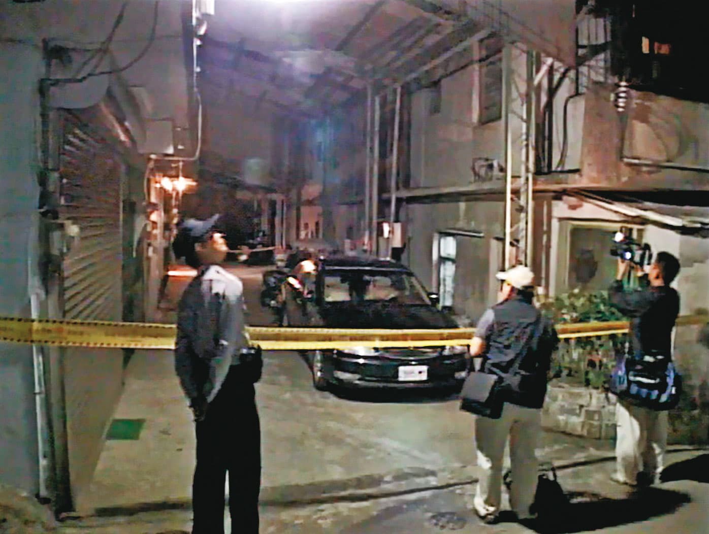 警方喬裝成棄屍幫手,順利逮捕凶手,並封鎖現場進行採證。(東森新聞提供)