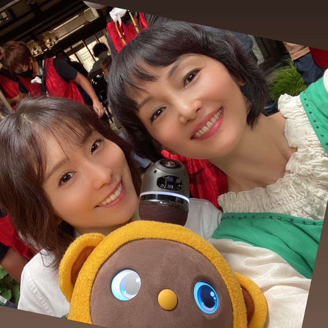 南果步(右)和松岡茉優在劇中飾演母女。(翻攝自南果步Instagram)
