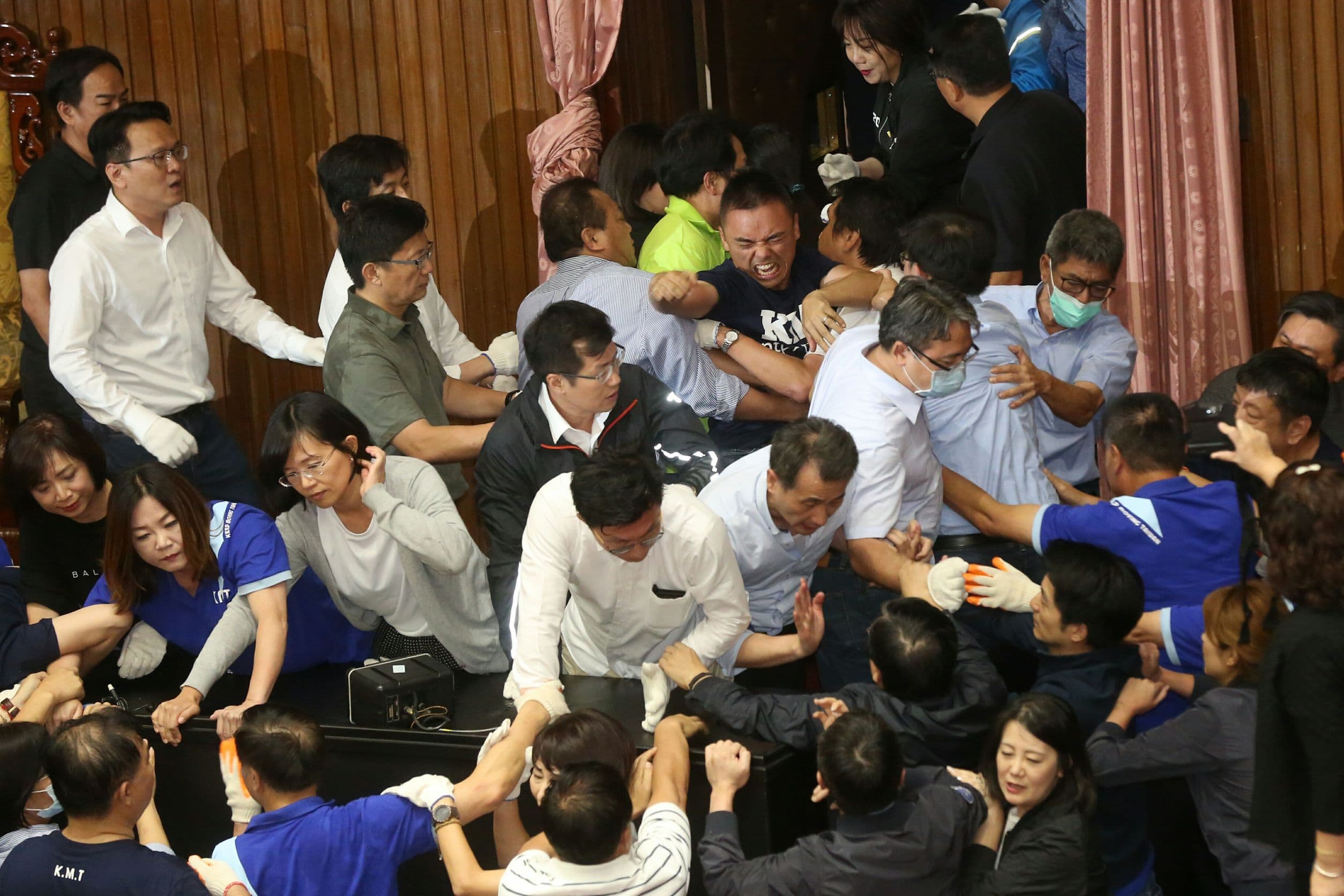 今年7月,國民黨團為監院人事案杯葛議事,與民進黨團爆發衝突。