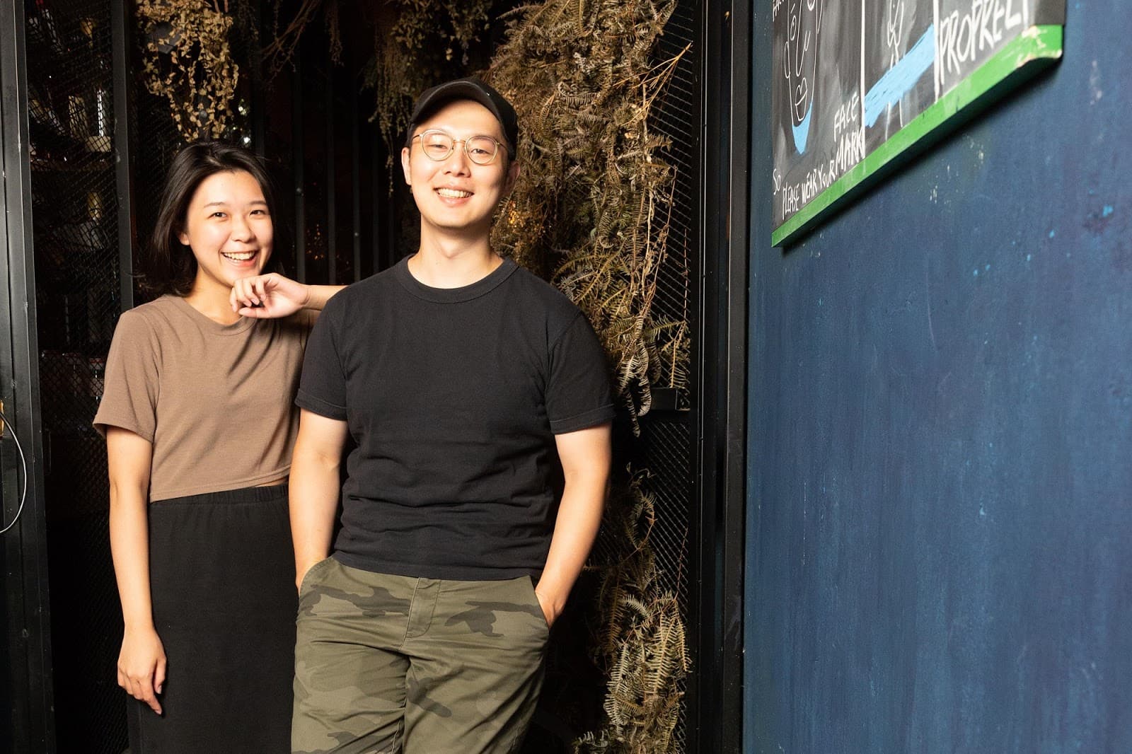 徐嘉凱(右)、高可芯(右二)主持的《那些你不敢跟老闆說的事》,以老闆與員工閒聊的方式,主題分享職場大小事受到聽眾歡迎。