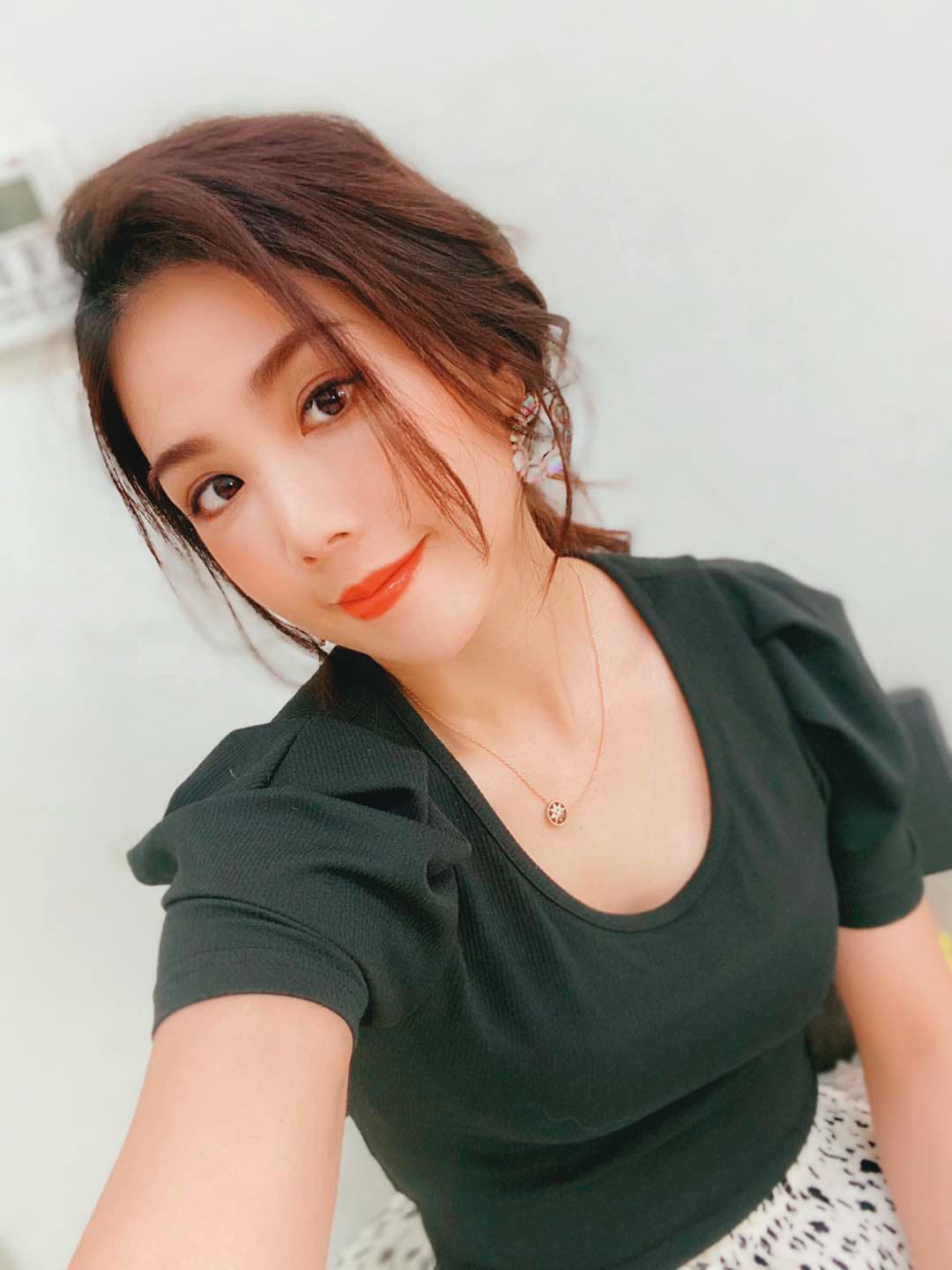 楊晨熙最近當黑手親自學習汽車維修技術,打算投資開店。(翻攝自楊晨熙臉書)