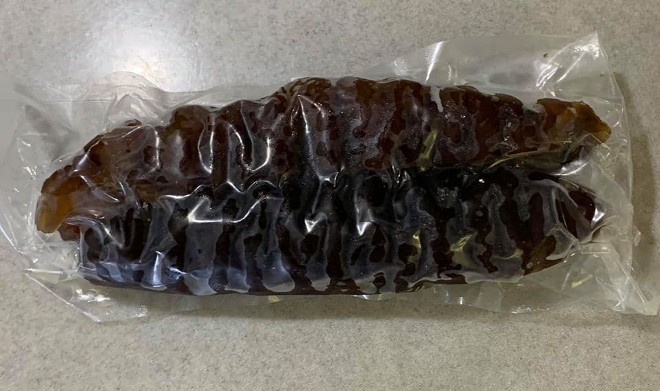 冰箱裡現成的海參2支。