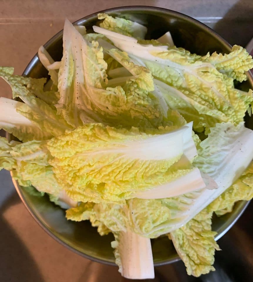 娃娃菜剝成片備用。