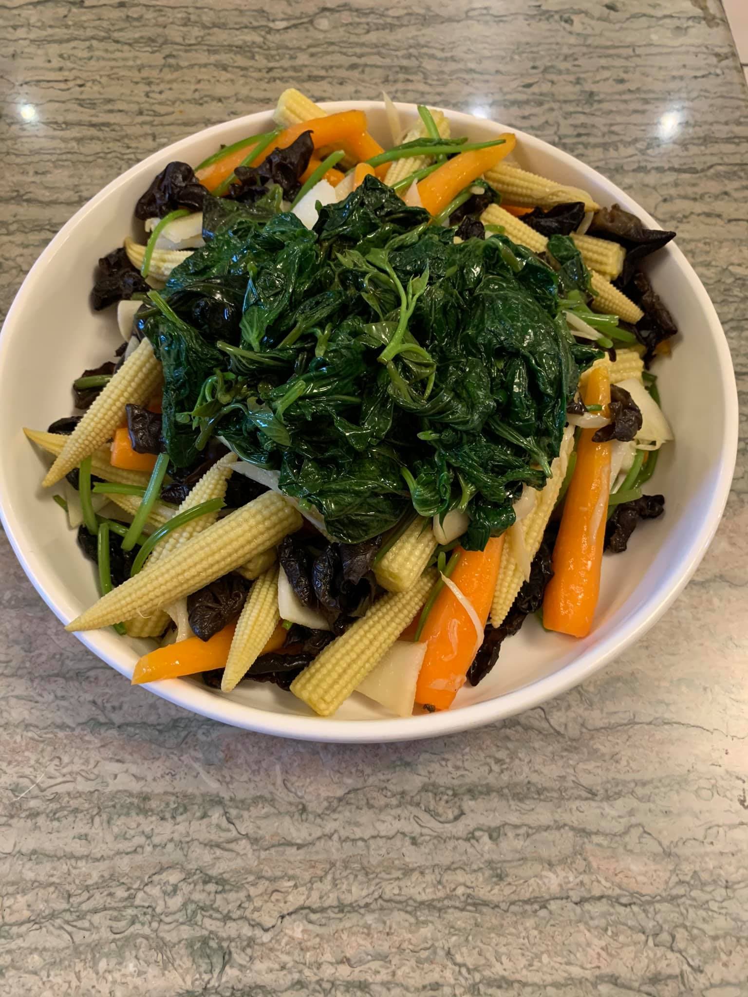 苦茶油香味全進了五行菜,也可整盤上桌。