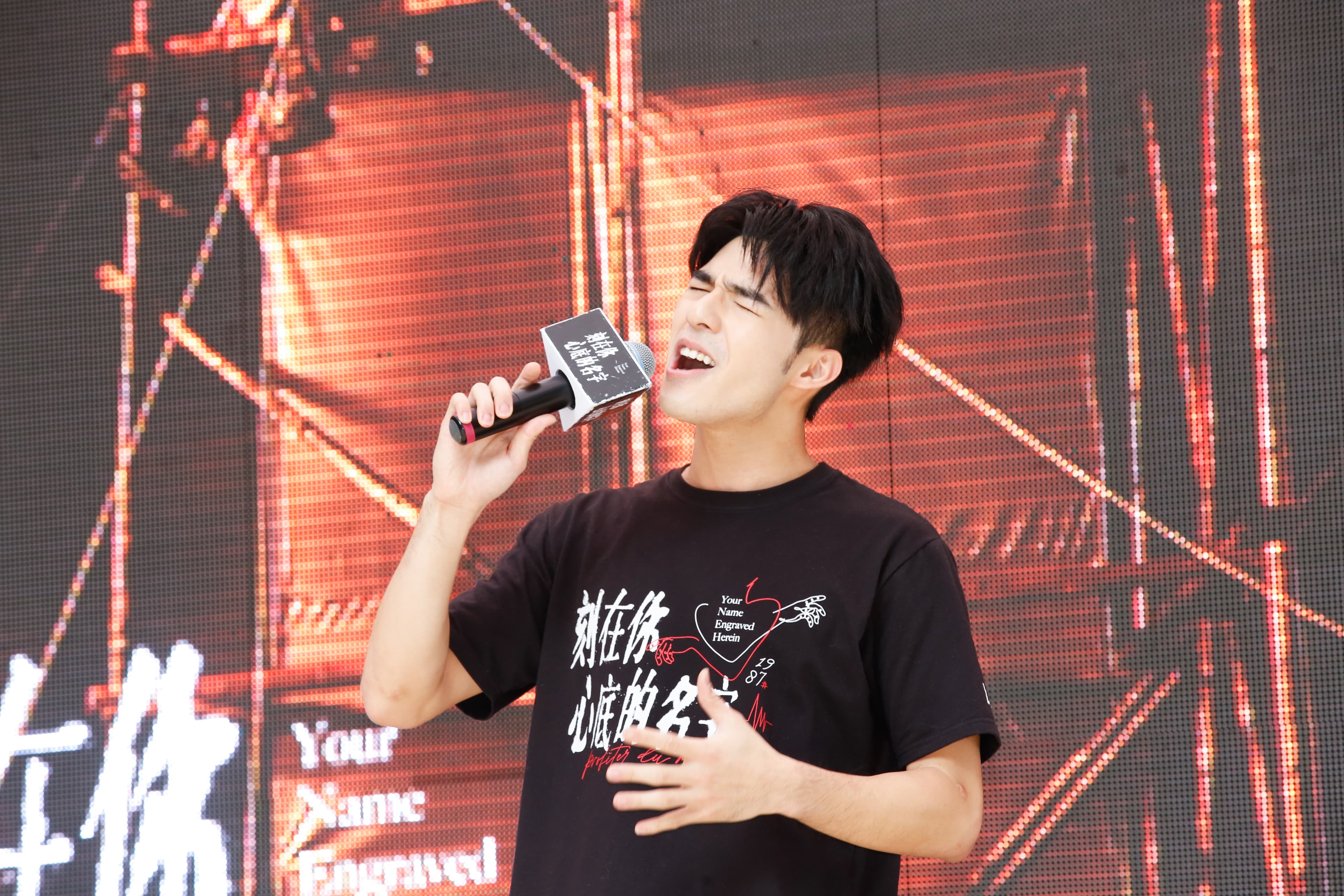 陳昊森未來有發片計畫,在粉絲會上先來高歌一曲。