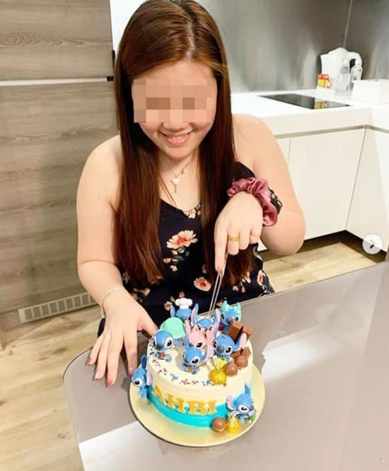 郭女的腹部微微鼓起,有「飄孕味」的跡象。(翻攝自王男IG)