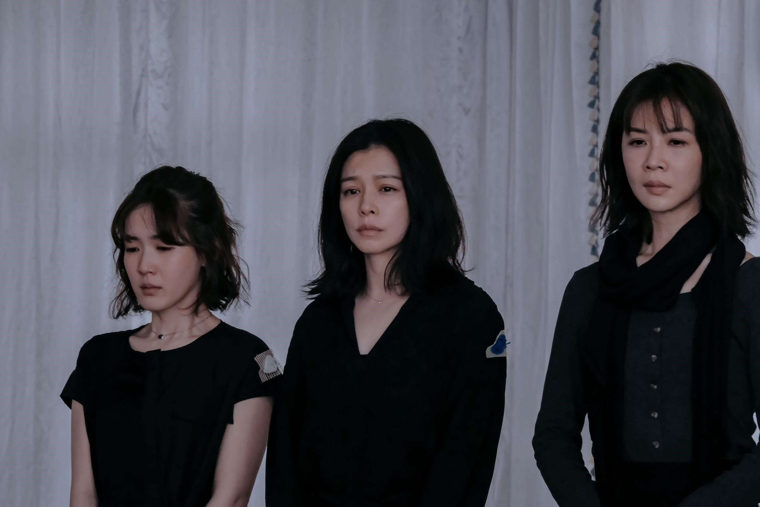 謝盈萱(右起)、徐若瑄與孫可芳飾演個性不同的三姊妹。(威視提供)