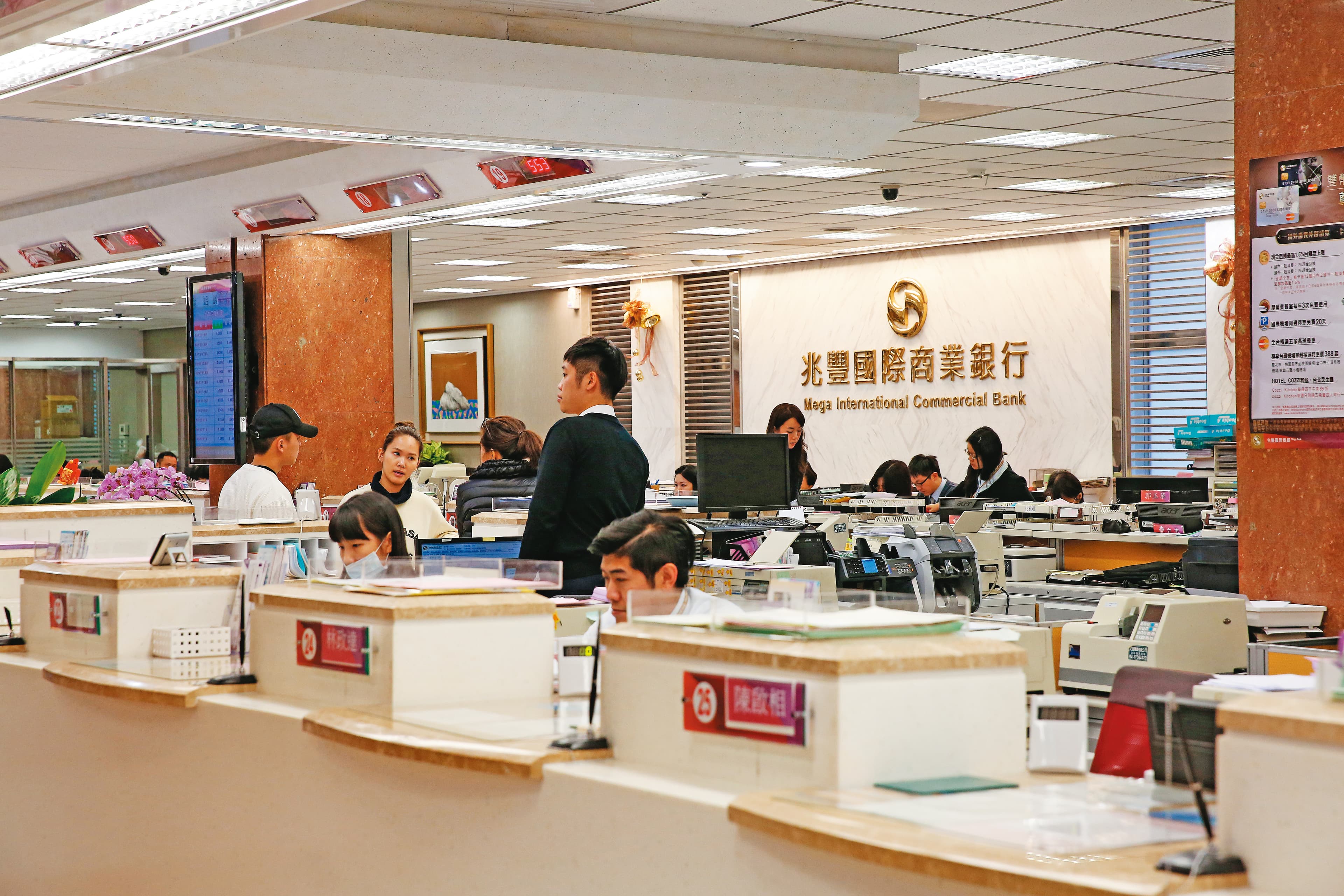 受子公司兆豐銀獲利衰退影響,兆豐金今年前9月盈餘明顯滑落。