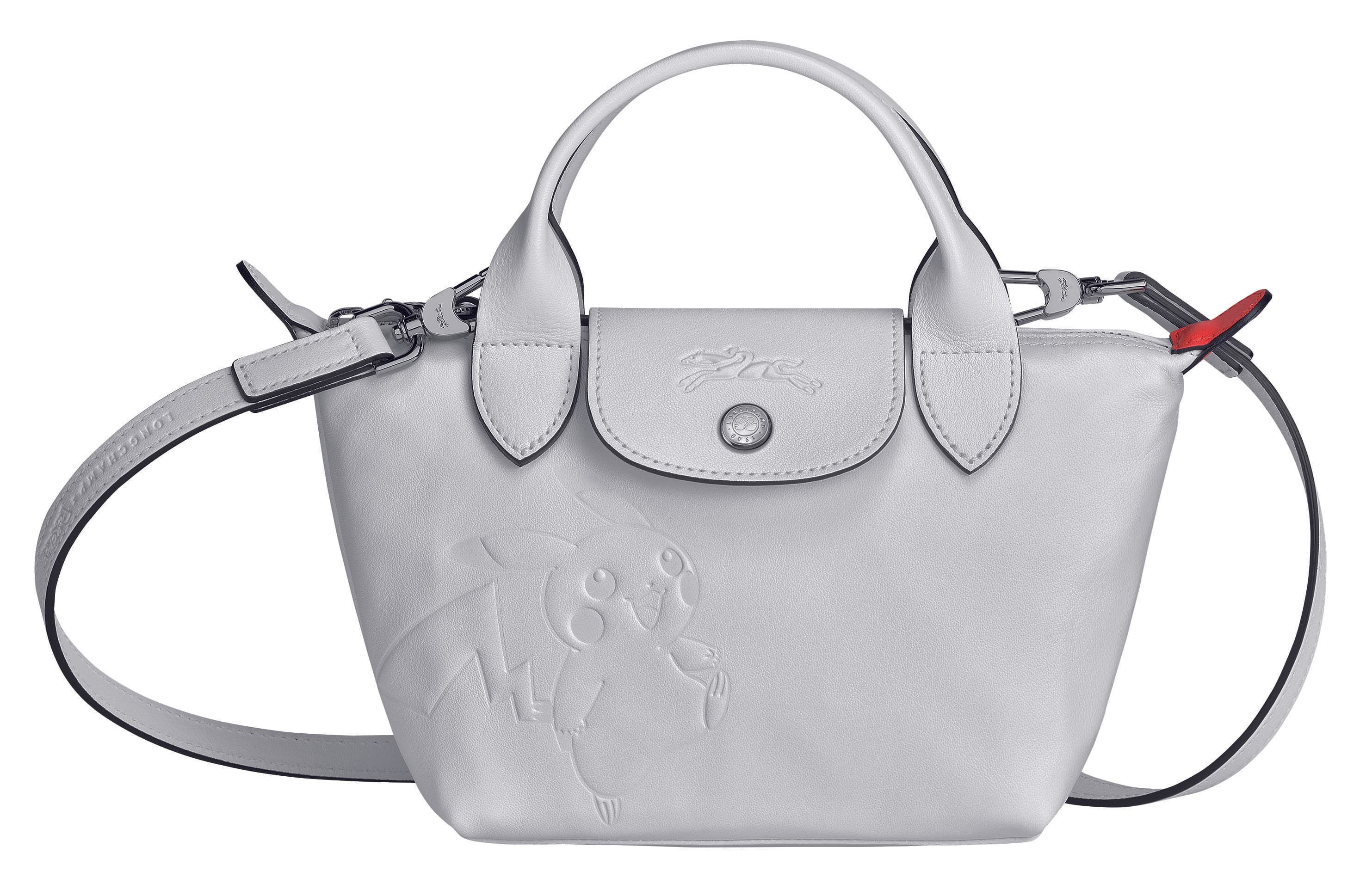 LONGCHAMP x Pokémon聯名系列Le Pliage白色迷你手提包。NT$18,700(LONGCHAMP提供)
