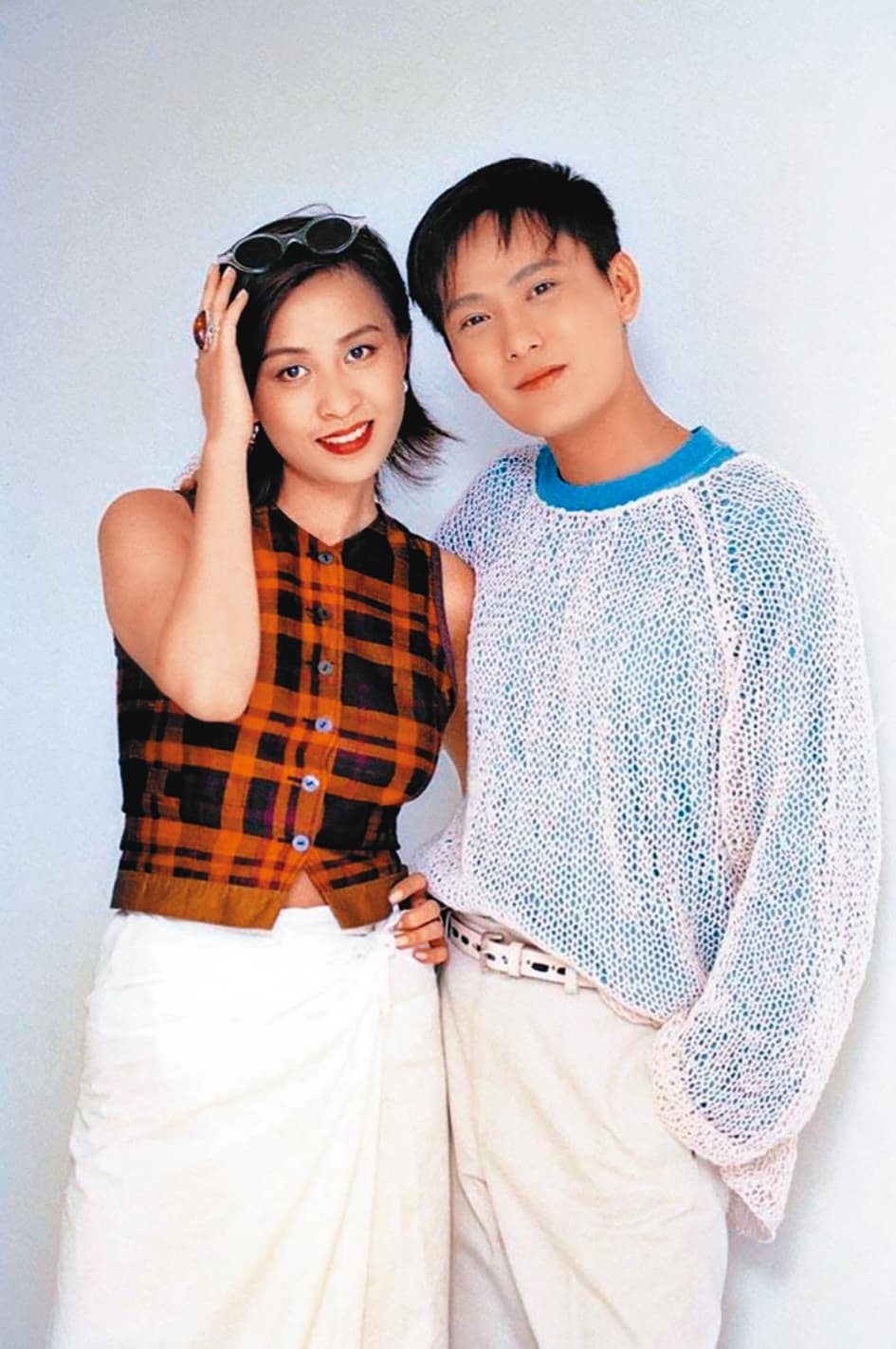 1994年張信哲(右)與劉嘉玲(左)合唱的〈有一點動心〉是男女對唱經典金曲,如今更拍成同名電影。(翻攝自網路)
