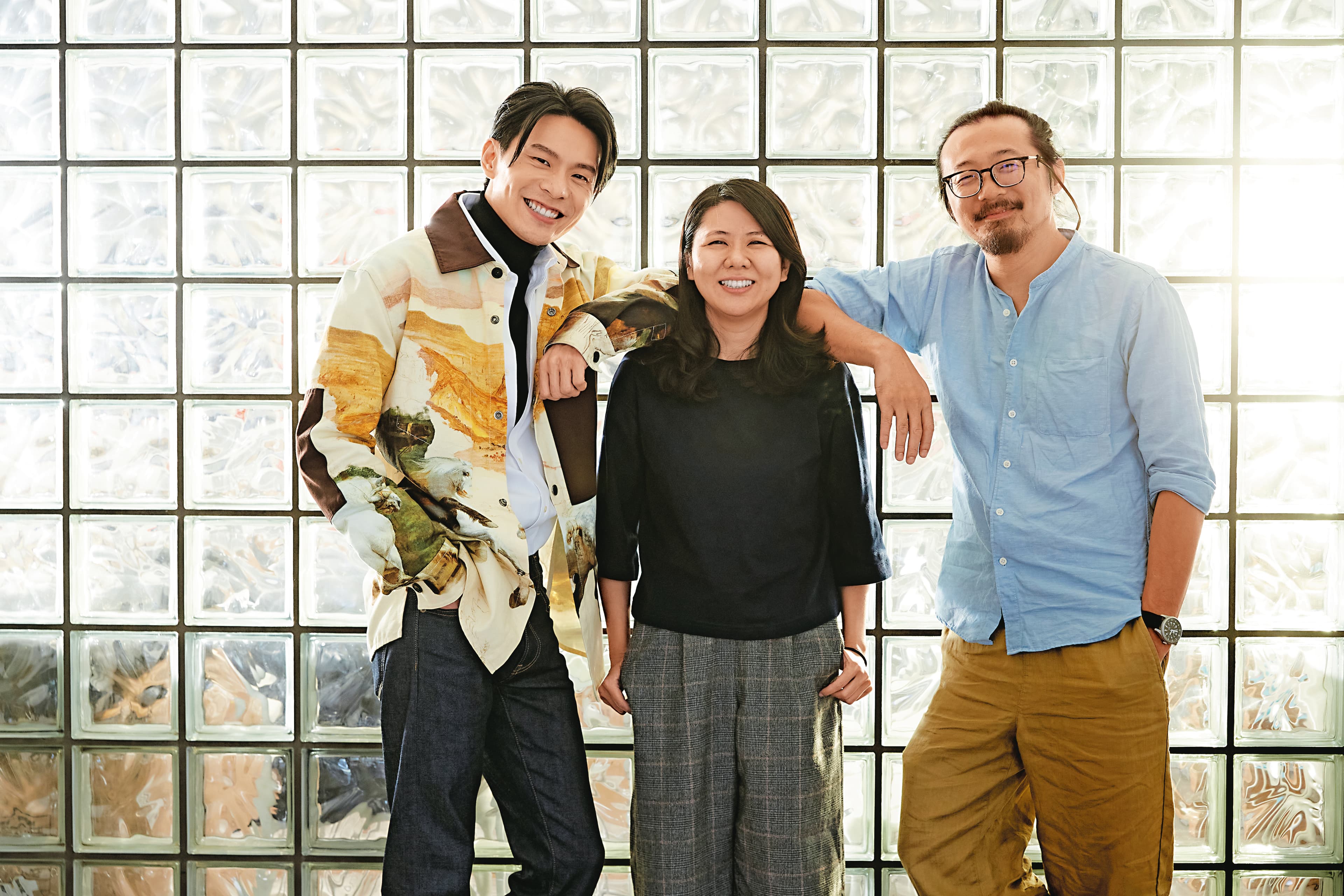 影集版《返校》由林仕肯(右)、林怡伶(中)共同製作,金鐘視帝姚淳耀(左)擔綱男主角。