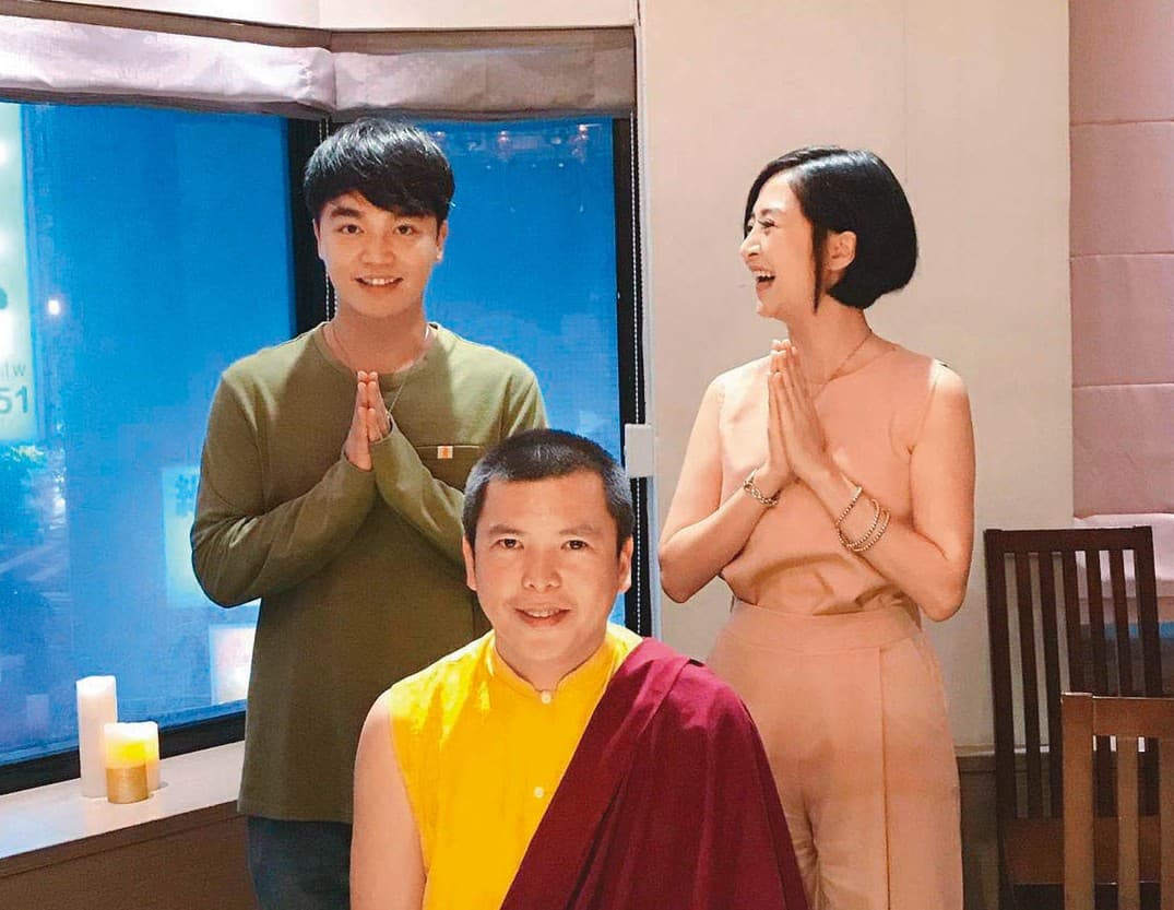 小甜甜的前男友張峰奇(左)與老婆李亮瑾(右)也是近期有喜,分手男女的人生階段些許同步。(翻攝自李亮瑾IG)