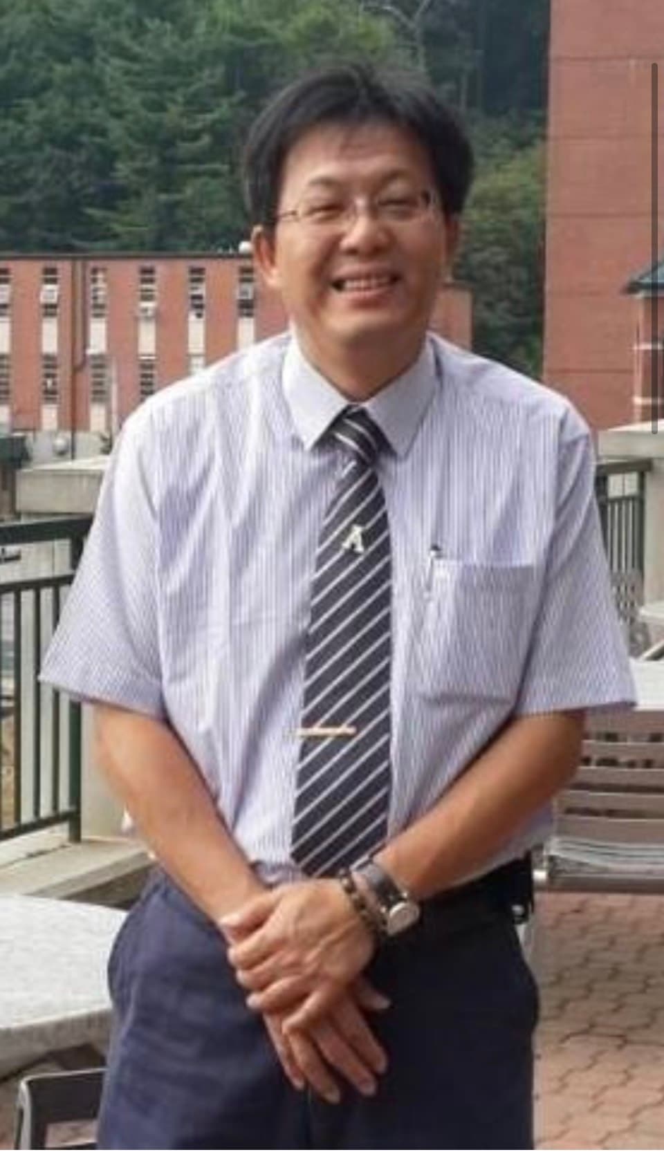 活動中心發想源自於前台藝大校長謝顒丞的治校理念,在他積極推動下,才讓多功能活動中心得以落成。(翻攝畫面)