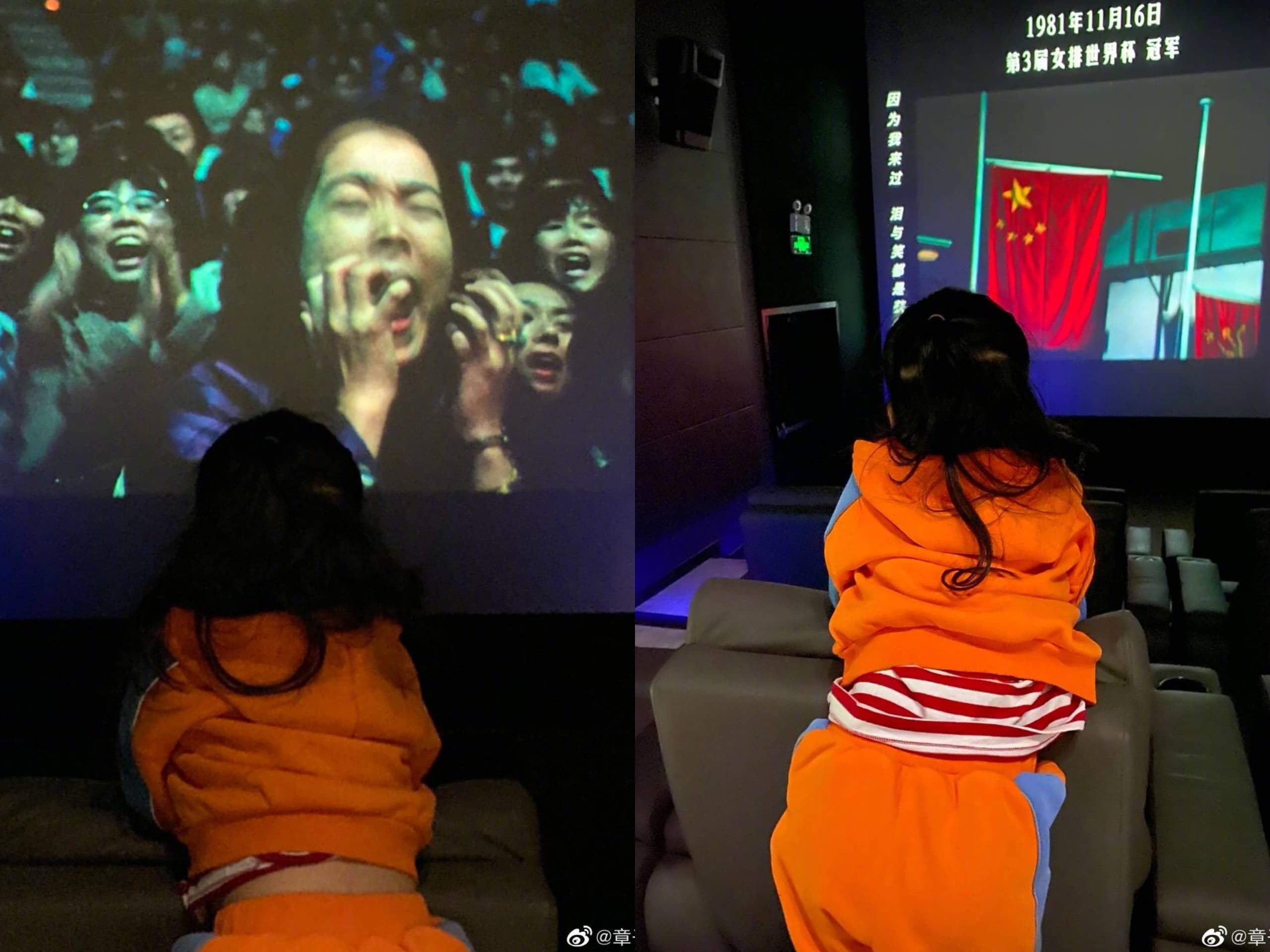 章子怡帶女兒醒醒欣賞鞏俐主演的陸片《奪冠》,竟大剌剌偷拍女兒背影及大銀幕上畫面發微博。(翻攝自章子怡微博)