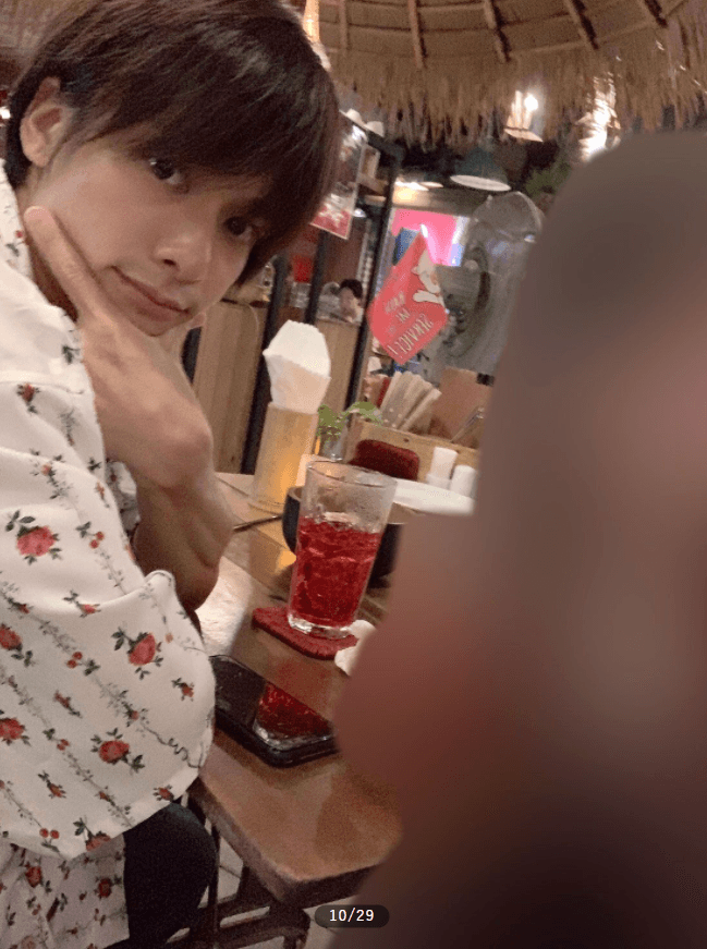 小澤廉(左)與A子交往5年,經常對A子拳打腳踢。(翻攝自《週刊文春》)