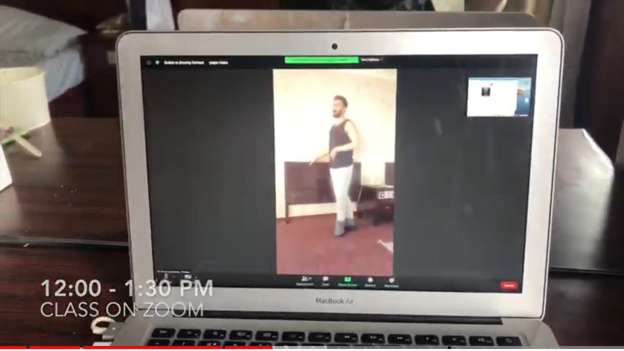 每天中午成員用ZOOM上視訊課程。(翻攝YouTube畫面)