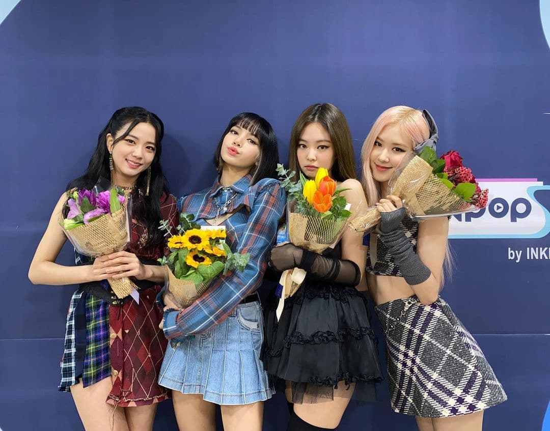 BLACKPINK全員入榜「2020全球最美」,Lisa(左2)更獲得「Kpop之后」的封號。(翻攝BLACKPINK IG)