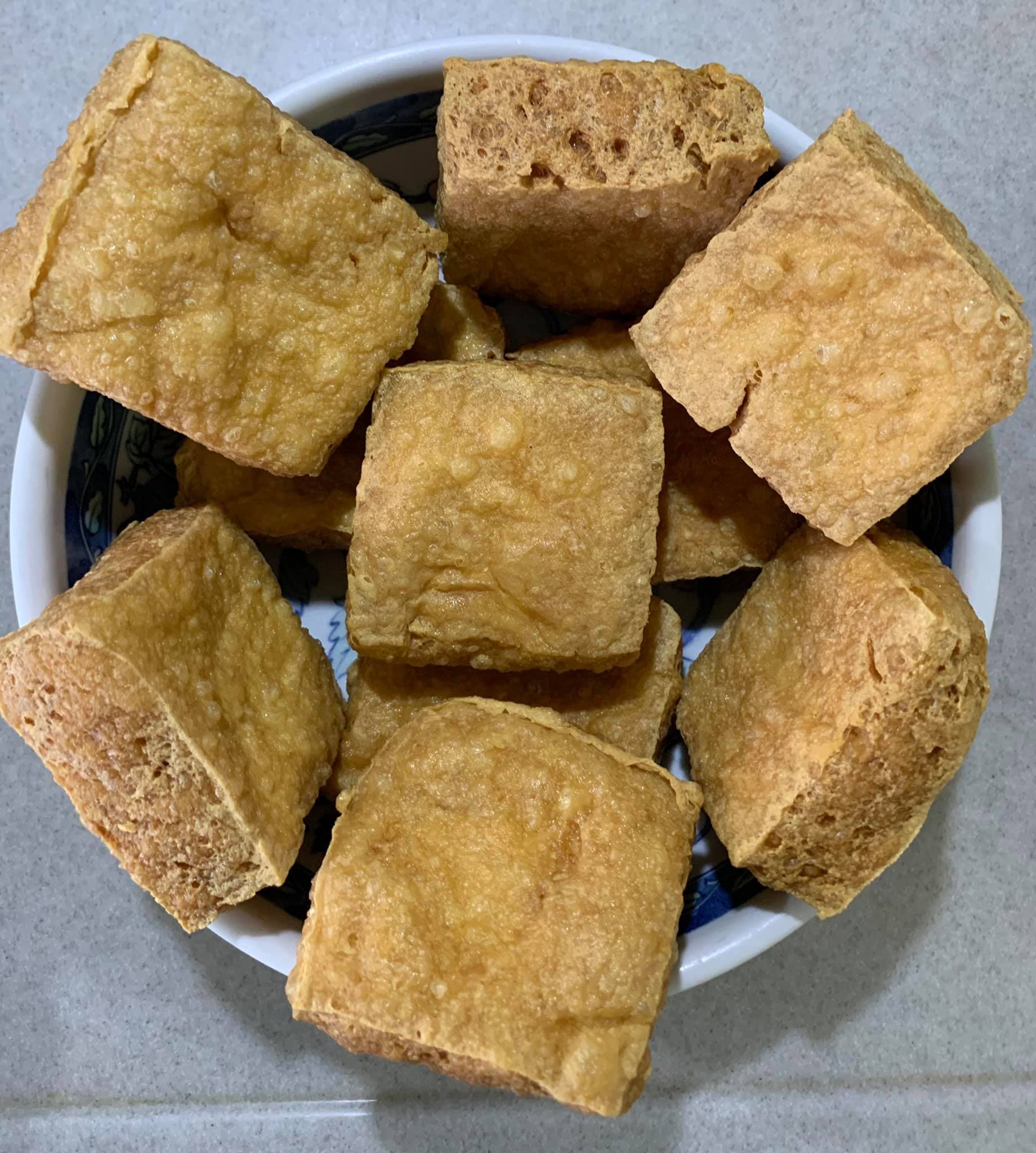 先買10塊阿泉的臭豆腐。