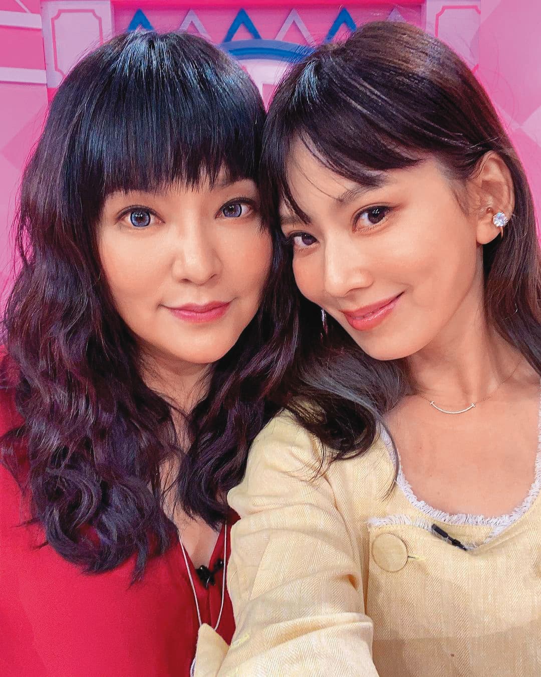Melody(右)和唐綺陽(左)都從演藝圈跨足當Podcaster。(翻攝自Melody IG)