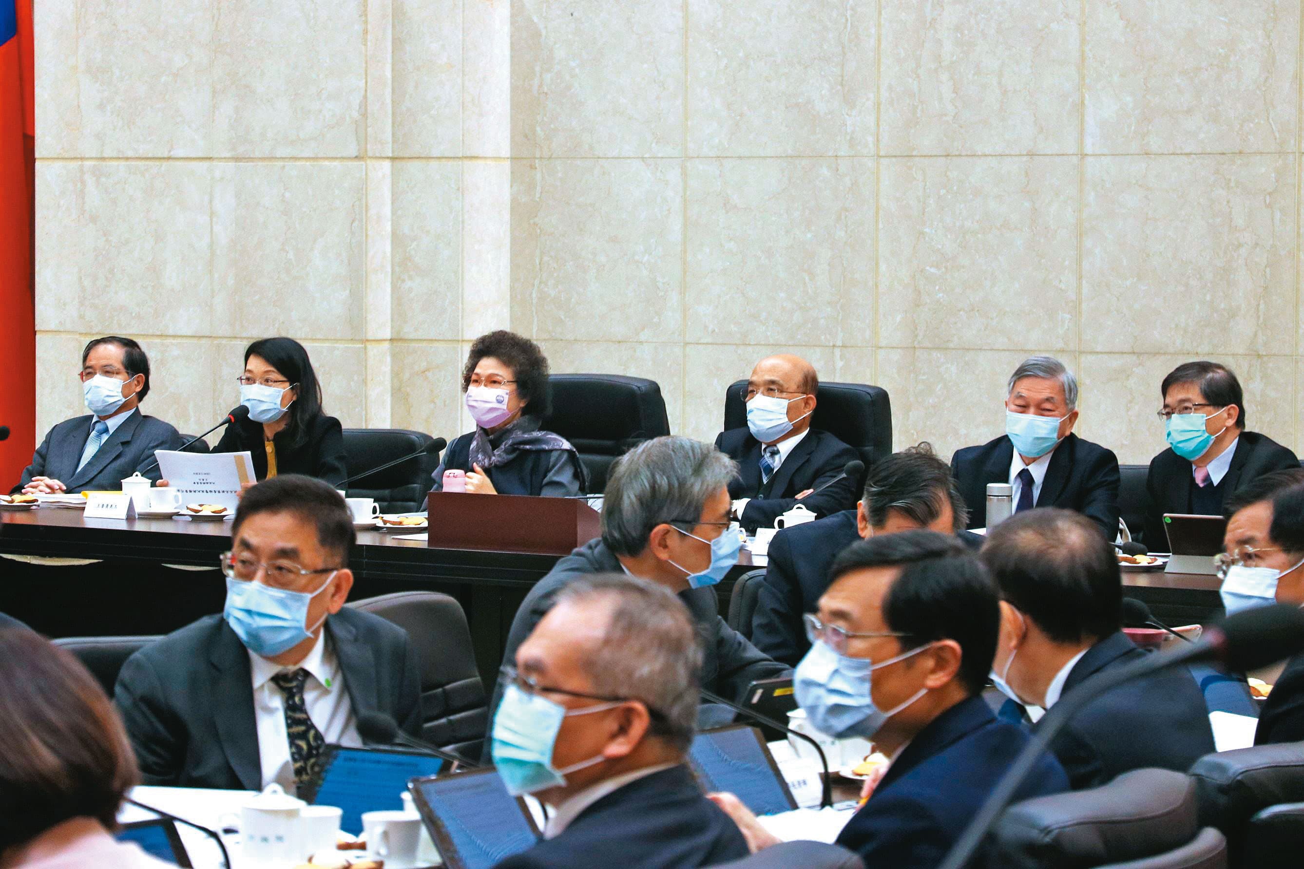 1月28日監察院長陳菊與王美玉等監委巡查行政院,行政院長蘇貞昌宣誓徹查「銀行員之死」事件。(監察院提供)