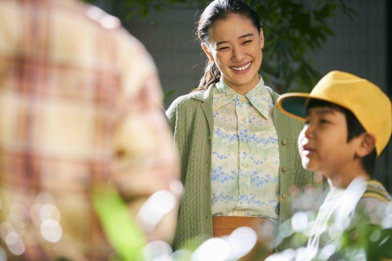 《我啊,走自己的路》年輕時的桃子,懷抱著夢想成家立業。(天馬行空)