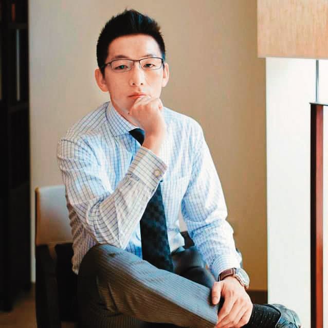 藍蔚文與王心凌從2017年起傳出緋聞,是標準的高學歷富二代。(翻攝自藍蔚文臉書)