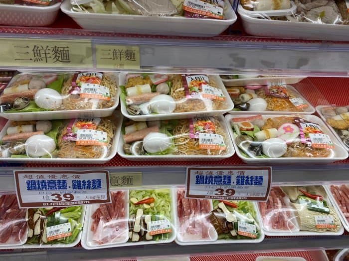 女大生認為這個價格和料根本可以打趴一堆鍋燒意麵店,甚至會成為大學生月底救星。(翻攝自 Dcard)
