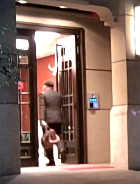 2020年12月14日18:34:25,王定宇再回家。